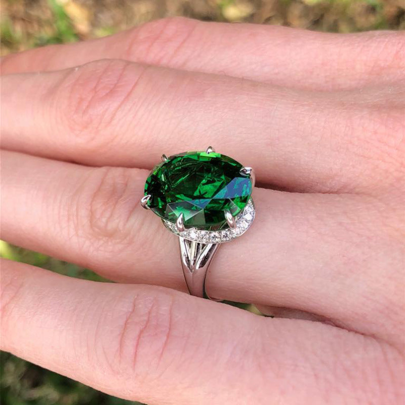 Vert - Elegant Deep Green Ring