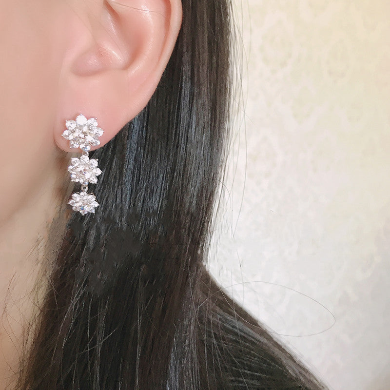 Floraison - Three Shiny Flowers Earrings